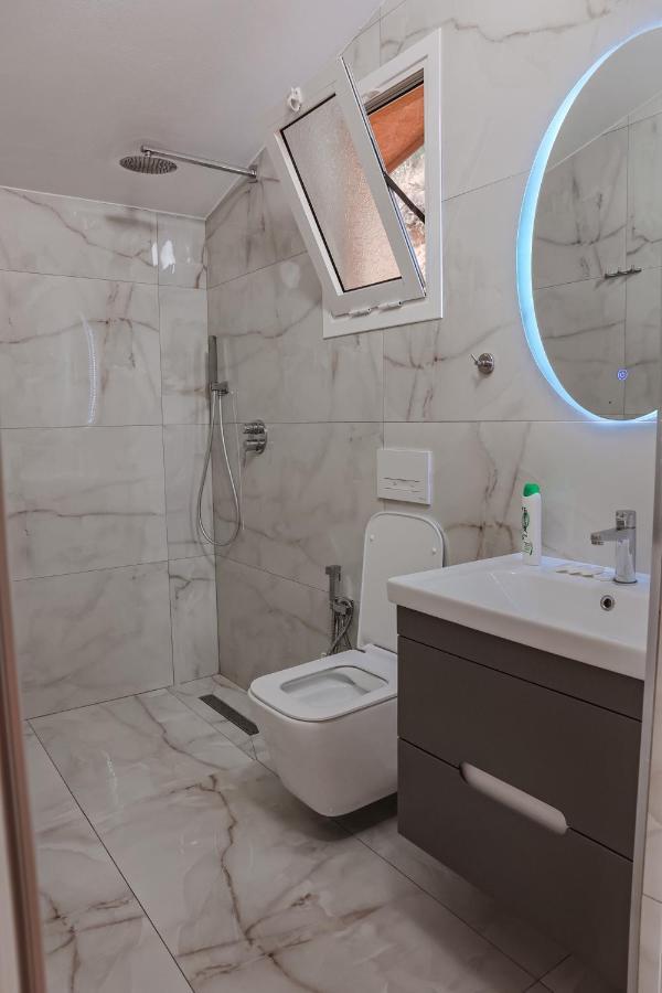 Plazhi Gjeneralit - Small Cabins - Bungalows - Apartaments - Villas - Suite カヴァヤ エクステリア 写真
