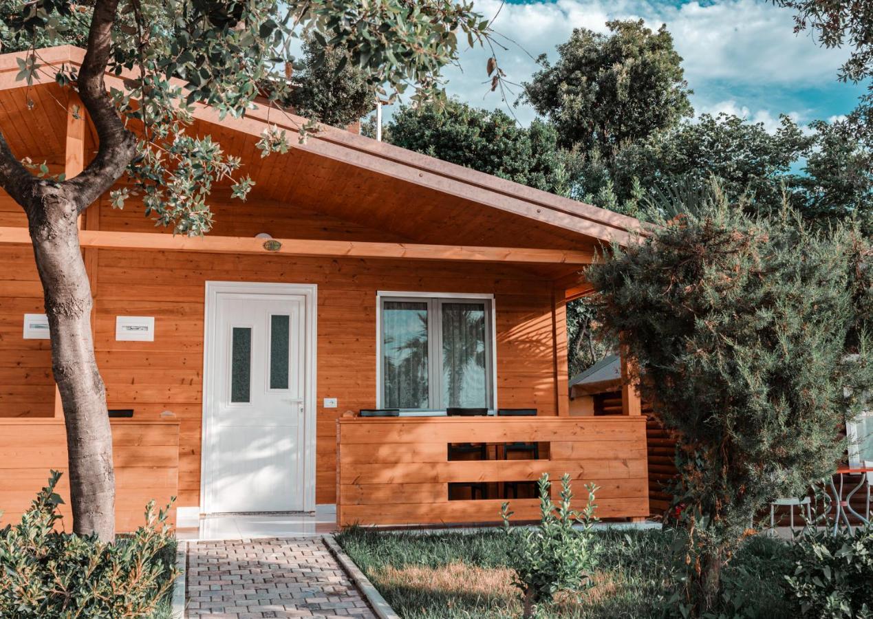 Plazhi Gjeneralit - Small Cabins - Bungalows - Apartaments - Villas - Suite カヴァヤ エクステリア 写真