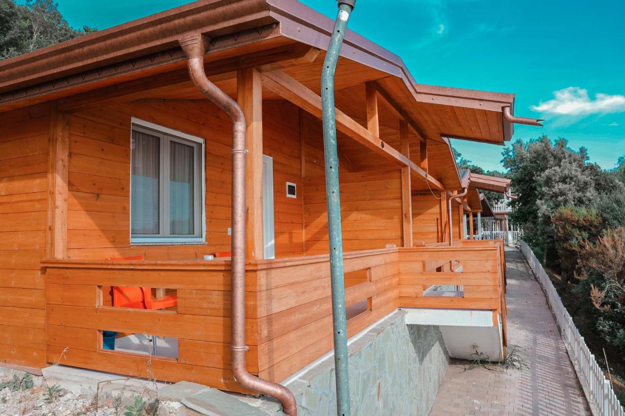 Plazhi Gjeneralit - Small Cabins - Bungalows - Apartaments - Villas - Suite カヴァヤ エクステリア 写真