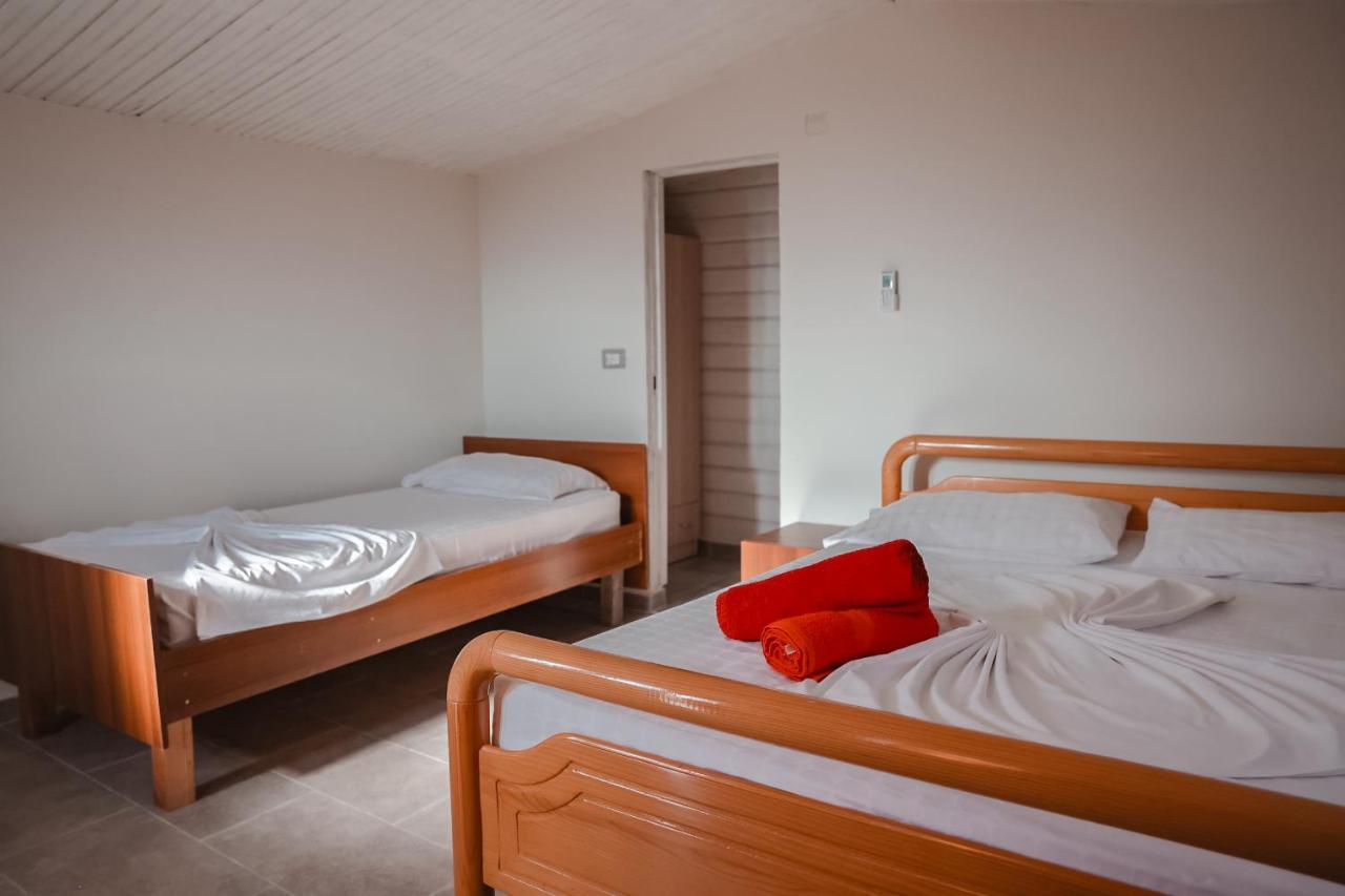 Plazhi Gjeneralit - Small Cabins - Bungalows - Apartaments - Villas - Suite カヴァヤ エクステリア 写真