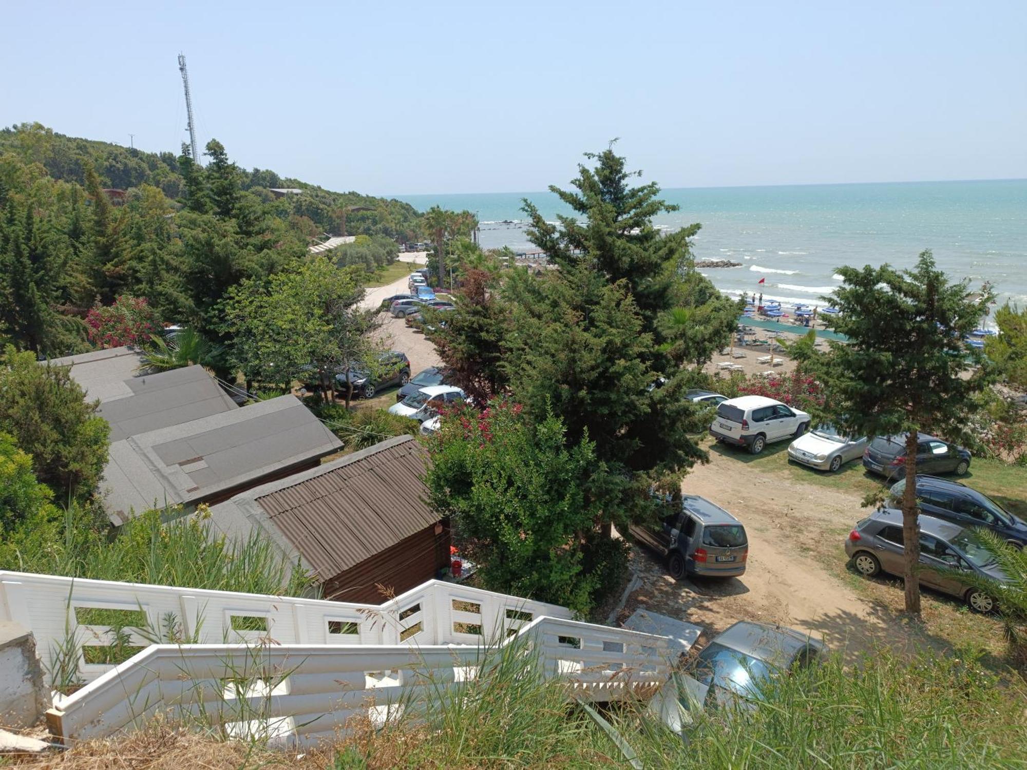 Plazhi Gjeneralit - Small Cabins - Bungalows - Apartaments - Villas - Suite カヴァヤ エクステリア 写真