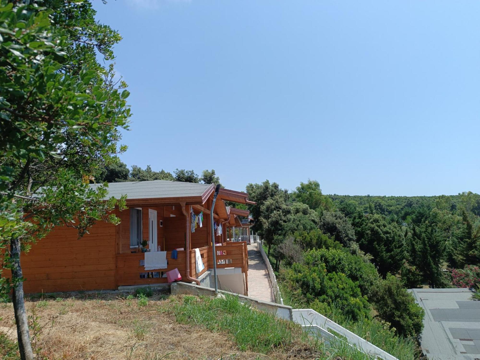 Plazhi Gjeneralit - Small Cabins - Bungalows - Apartaments - Villas - Suite カヴァヤ エクステリア 写真