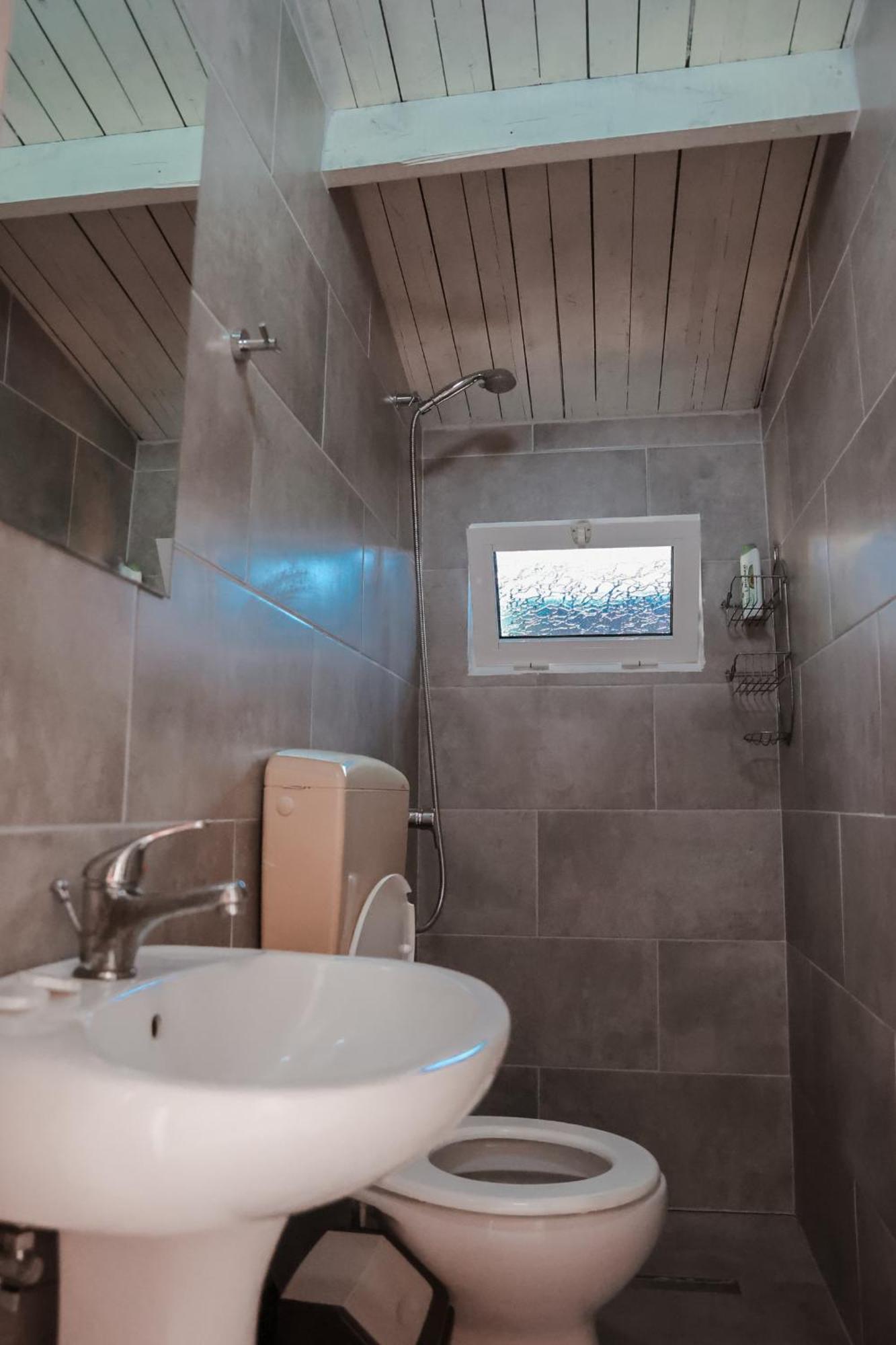 Plazhi Gjeneralit - Small Cabins - Bungalows - Apartaments - Villas - Suite カヴァヤ エクステリア 写真